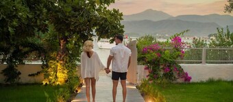 Icon Beach Suites Hotel 