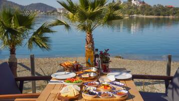 Termasuk sarapan segera setiap hari