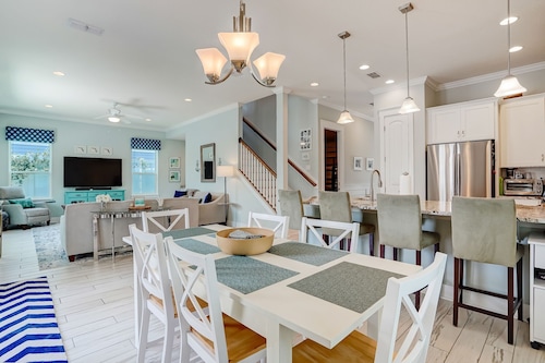 5 BR luxury Beach house 5 min walk to beach