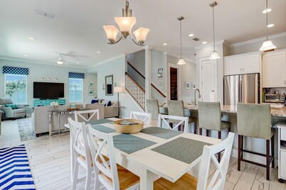 5 BR luxury Beach house 5 min walk to beach