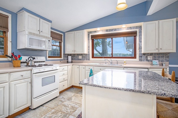 KĂŒhlschrank, Mikrowelle, Ofen, Herdplatte