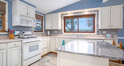 4 bedroom lakefront house on Pine Lake! Sunrise and Sunset views!