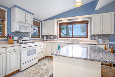 4 bedroom lakefront house on Pine Lake! Sunrise and Sunset views!