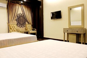 Deluxe Triple Room - Hotel Visit Inn Executive (Lahore)
