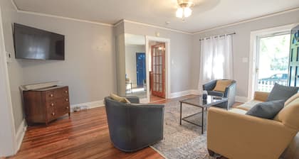 Cozy Cottage minutes to Downtown