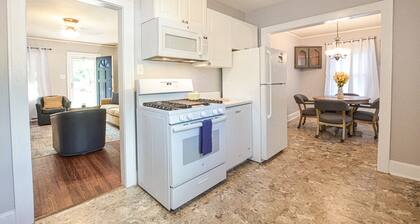 Cozy Cottage minutes to Downtown