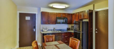 雪櫃、微波爐、爐具、洗碗機