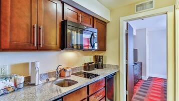 Fridge, microwave, dishwasher, coffee/tea maker