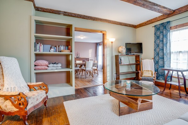 TV, fireplace, DVD player, books