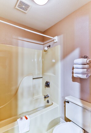 淋浴設備、風筒、提供毛巾、番梘