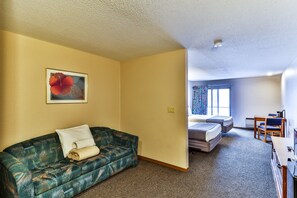 TV - Comfortable Hotel Room @ Polynesian Hotel (Wisconsin Dells)