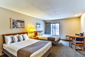 1 bedroom, desk, iron/ironing board, free WiFi - Comfortable Hotel Room @ Polynesian Hotel (Wisconsin Dells)