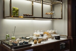 Free daily buffet breakfast