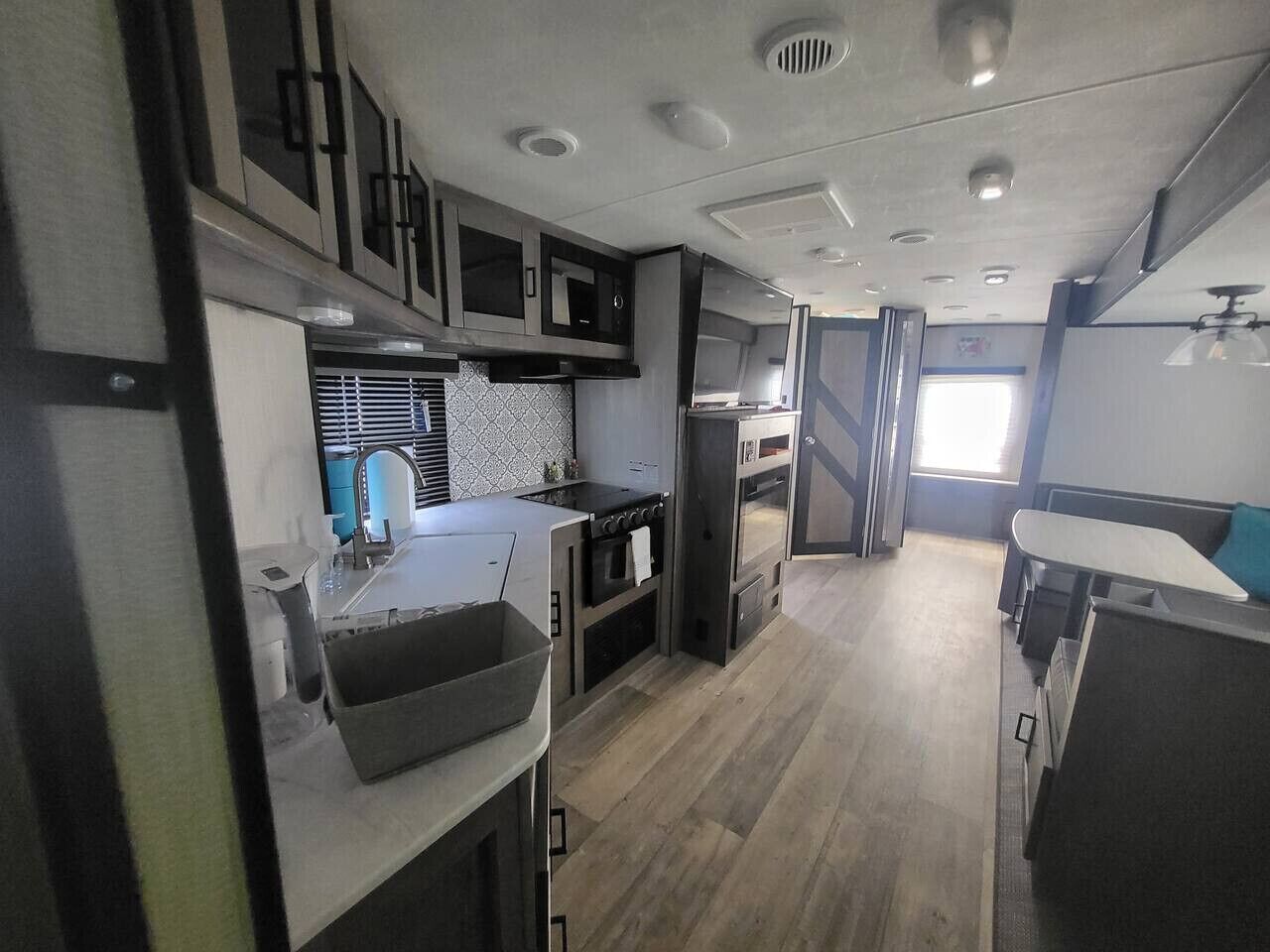 Frigorífic, microones, forn i placa de cuina 