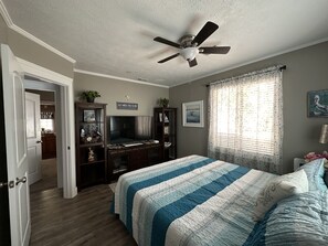 5 bedrooms, desk, iron/ironing board, free WiFi