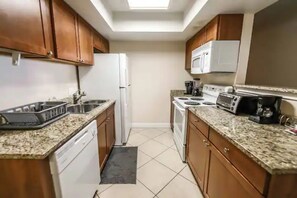 Fridge, microwave, oven, stovetop - Affordable, practical,Near Strip (Las Vegas)