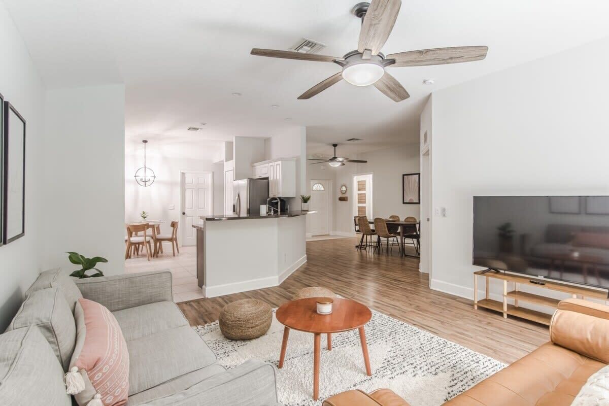 TV, bøker og kontorer