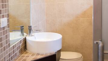 Handdukar, tvål, schampo och toalettpapper