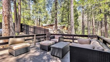 Off site Creekside Cottage 2 story Sleeps 7 | Terrace/patio