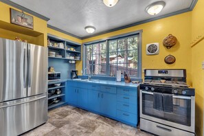 Off site Creekside Cottage 2 story Sleeps 7 | Private kitchen | Microwave, coffee/tea maker, eco-friendly cleaning products - Idyllwild Inn (Idyllwild)