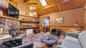 豪華客房 | 客廳 | 55 吋平面電視連有線電視頻道