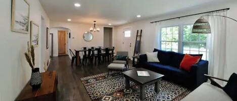 Smart TV, table tennis