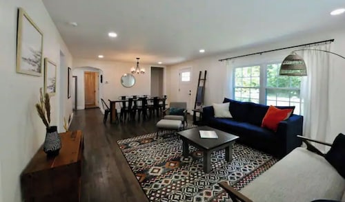 Galena House—Gorgeous 6 BR, 10 min to Three Oaks!