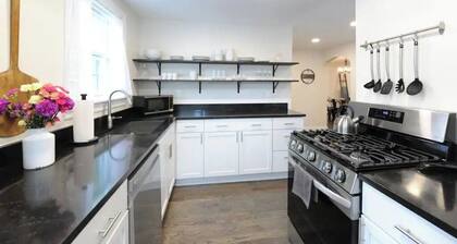 Galena House—Gorgeous 6 BR, 10 min to Three Oaks!