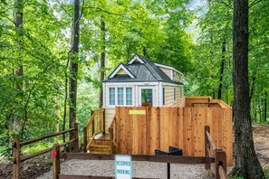Exterior - Tiny Home experience with secluded treed 60 acres with trails (Laurelville)