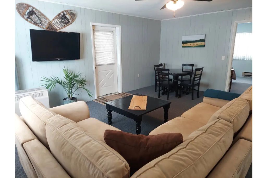 2 BR, open floor plan - 3 Minutes to Skiing, 1 Min to Snowmobiling Trails