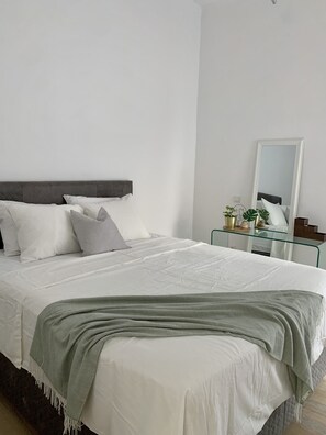 2 makuuhuonetta, silitysrauta/-lauta, ilmainen Wi-Fi, vuodevaatteet