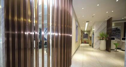 Oriental Holiday Hotel