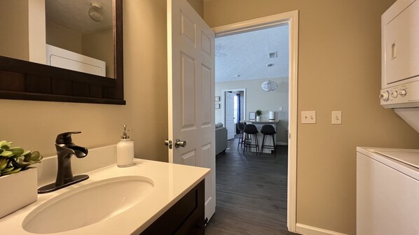 Interior - Light and bright home 🏖 5 mins walk to the beach (Panama City Beach)