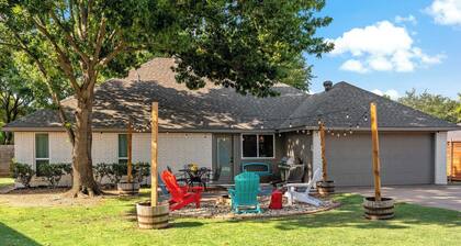 Remodeled 4 bedroom plus office in Downtown Frisco, Texas.