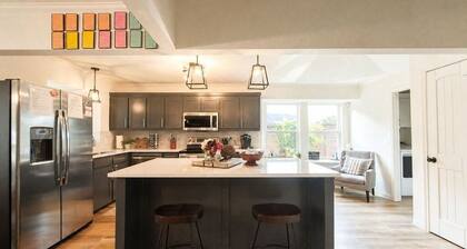 6 Minute Drive to Universal Kids Resort, Sleeps 10, Group Stay, Work Remote!