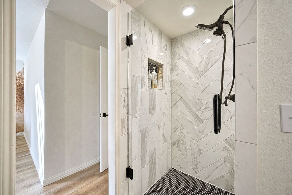 Combined shower/tub, hair dryer, towels, soap
