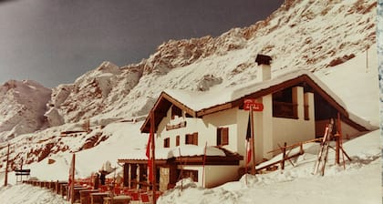 Skichaletcervinia ski in ski out aan Piste nr. 5 in Cervinia