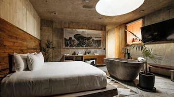BUNKER | In-room safe, blackout curtains, iron/ironing board, free WiFi
