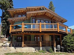 Exterior - Towering Firs Ski In/Ski Out Cozy Cabin (Beaverdell)