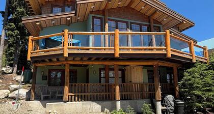 Towering Firs Ski In/Ski Out Cozy Cabin