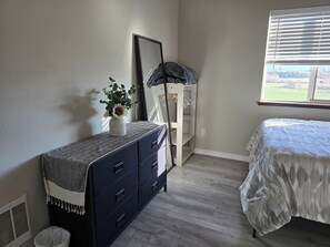 2 bedrooms, desk, iron/ironing board, travel crib