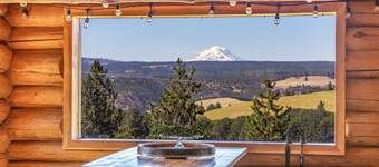 Rowland Log Cabin - Rustic Getaway in Eastern End of The Columbia River Gorge!