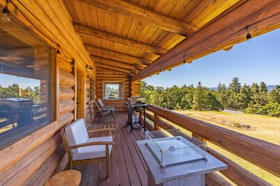 Rowland Log Cabin - Rustic Getaway in Eastern End of The Columbia River Gorge!