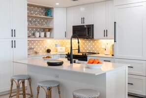 Fridge, microwave, stovetop, dishwasher