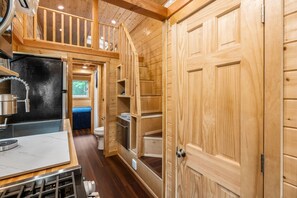 Fridge, microwave, oven, stovetop - Back to Nature with Tiny Home Experience, treed 60 acres to hike on (Laurelville)