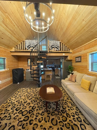 Renovated Cabin, with custom craftwork, in Picturesque Finger Lakes Wine Country