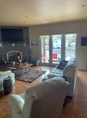 TV, fireplace, DVD player