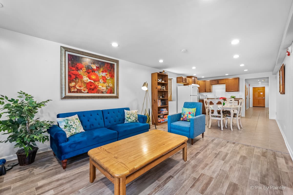 3 bedrooms, individually decorated, individually furnished, desk