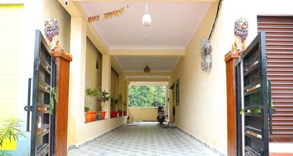 SN201-Fully Furnished 1BHK AC,TV,300mbps@Suchitra