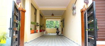 SN201-Fully Furnished 1BHK AC,TV,300mbps@Suchitra